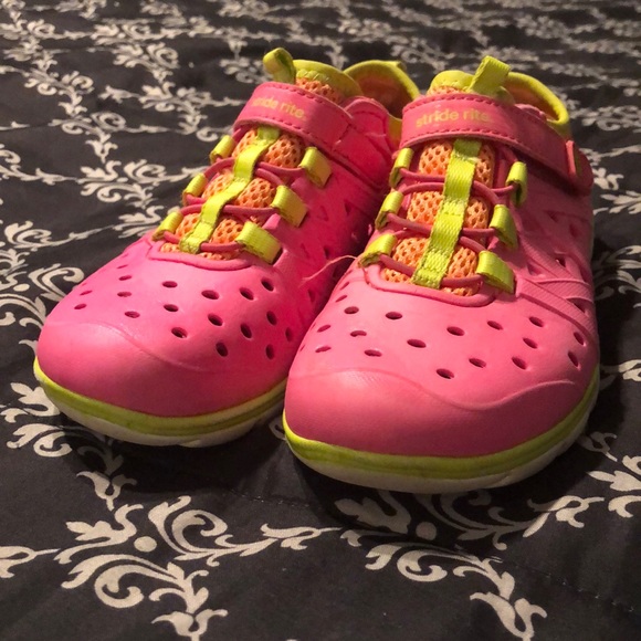 stride rite made2play® phibian sneaker sandal - Picture 1 of 3